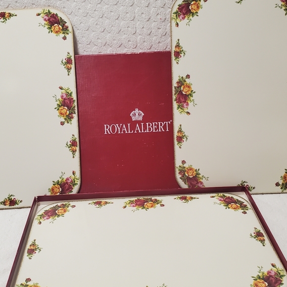 Set of 4 Royal Albert Country Rose pattern place mats - Picture 6 of 7